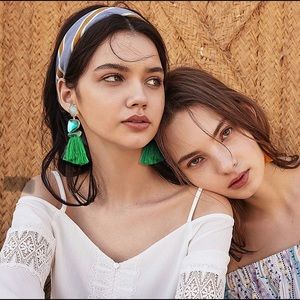 EMERALD/GOLD TASSEL STATEMENT EARRINGS